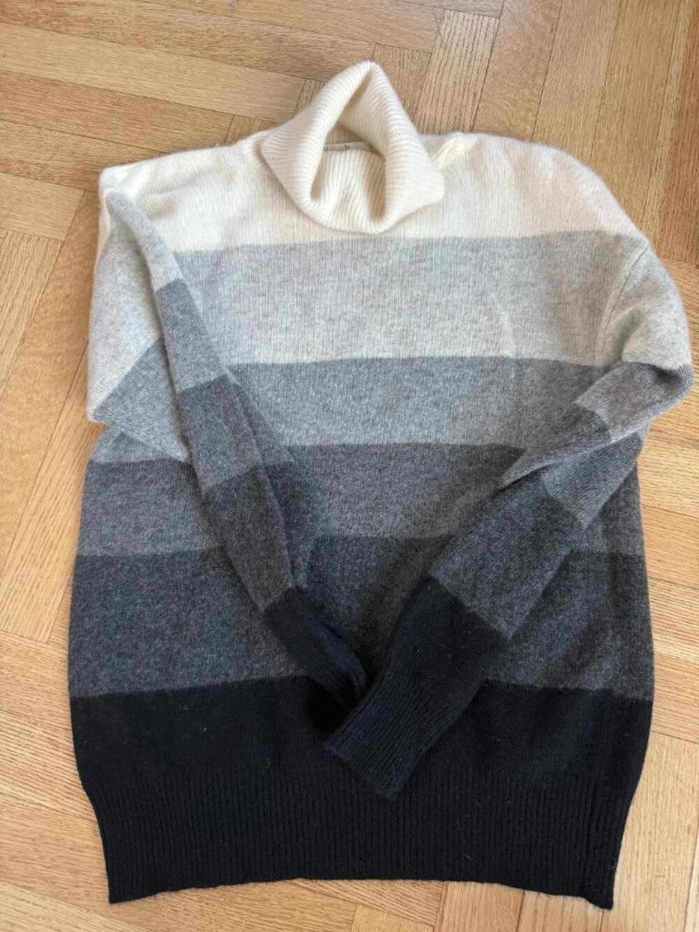 Neiman-marcus Women's Jumper